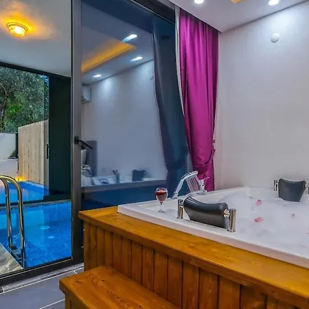 Guenes / Kalkan فندق